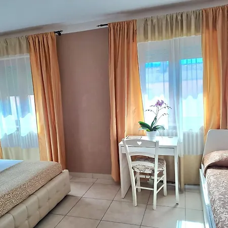 לינה וארוחת בוקר Da Laura לוקה