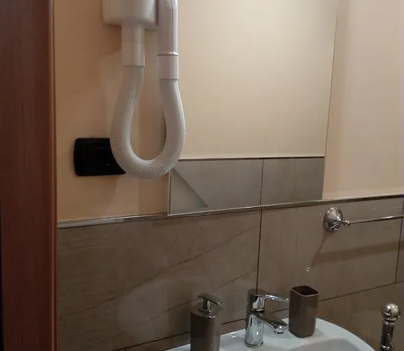 לינה וארוחת בוקר Da Laura לוקה